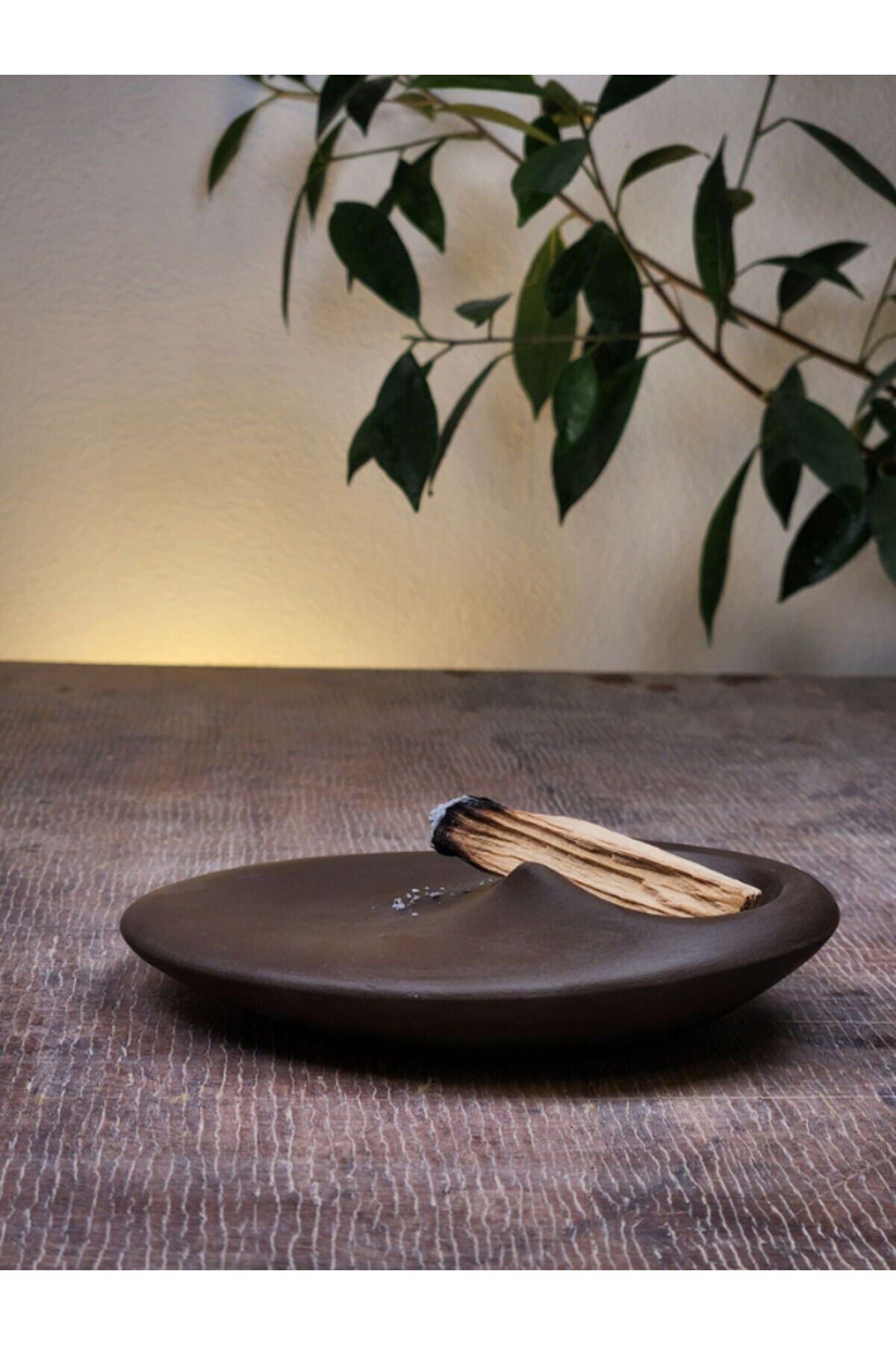 Kahverengi El Yapımı Taş Tozu Tütsülük – Palo Santo Uyumlu Tütsü Tabağı Kahverengi